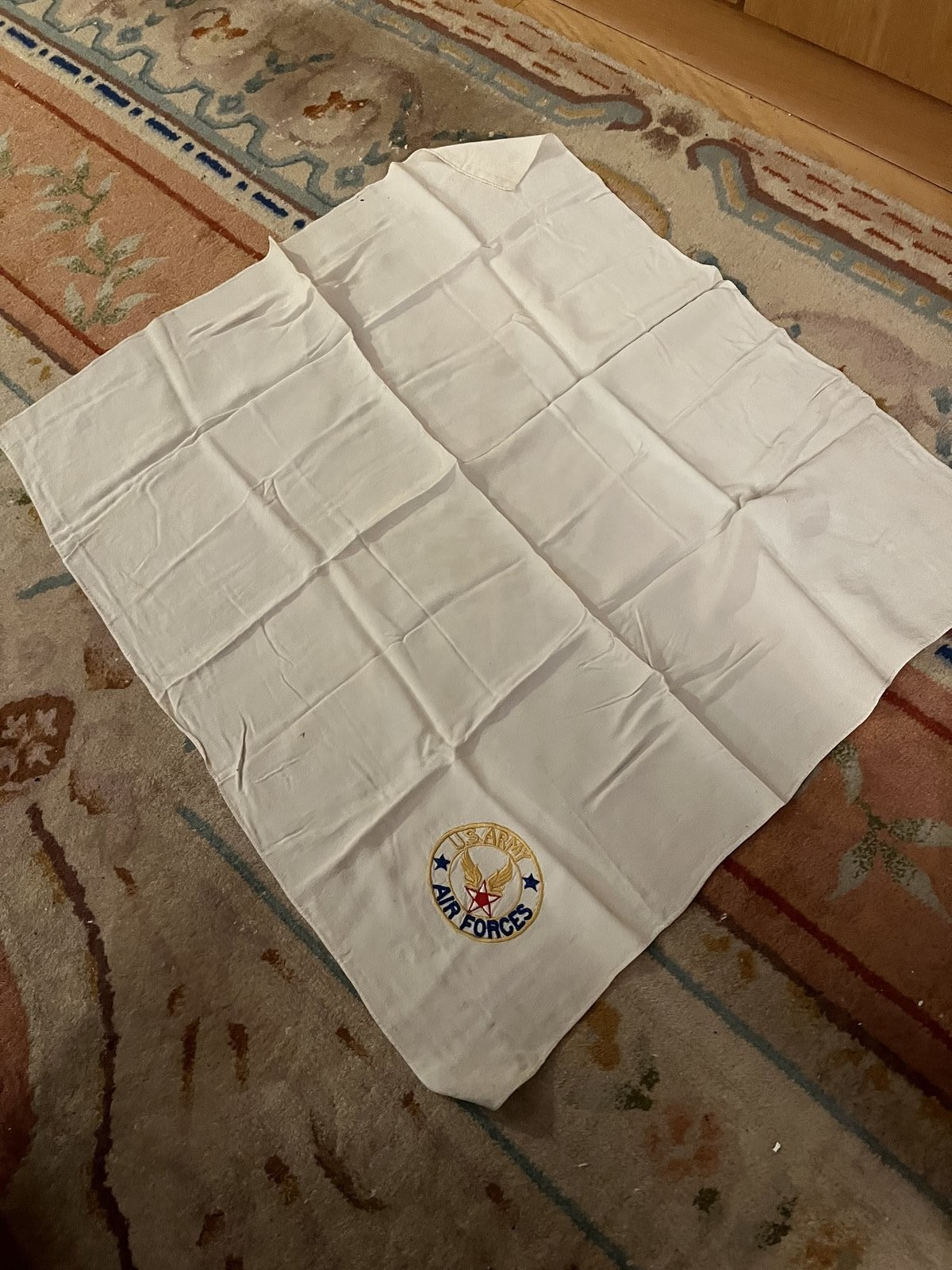 Early WW2 US Army Air Forces White Silk Scarf Embroidered Insignia 28"x32" - Image 3